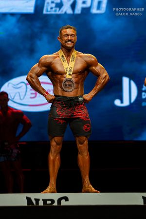 MEN'S PHYSIQUE 174